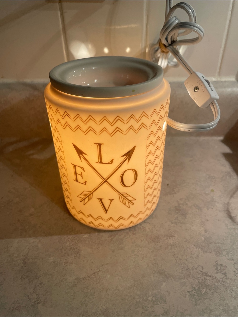 New Scentsy “Love” Ceramic Electric Wax Warmer